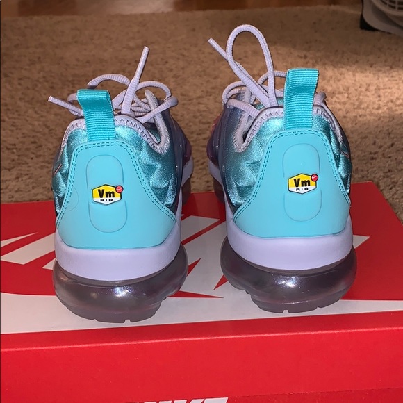 NIKE AIR VAPORMAX PLUS - Picture 8 of 12